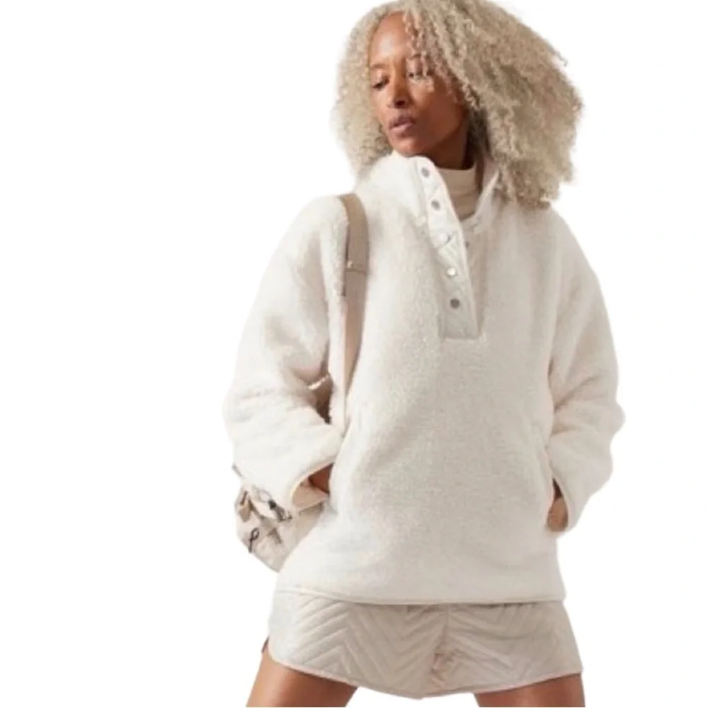 Athleta cozy Sherpa Cream Pullover Fleece quarter snaps